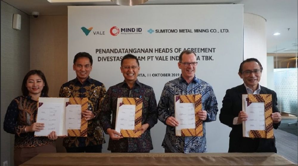 <p>Mining Industry Indonesia (MIND ID) dan PT Vale Indonesia Tbk (PTVI) bersama dengan para pemegang sahamnya, Vale Canada Limited (VCL) dan Sumitomo Metal Mining Co., Ltd. (SMM) pada tanggal 11 Oktober 2019 telah menandatangani Perjanjian Pendahuluan untuk mengambil alih 20% saham divestasi PTVI kepada peserta Indonesia. / Mind.id</p>
