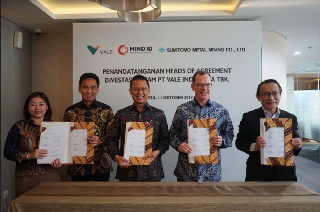 <p>Mining Industry Indonesia (MIND ID) dan PT Vale Indonesia Tbk (PTVI) bersama dengan para pemegang sahamnya, Vale Canada Limited (VCL) dan Sumitomo Metal Mining Co., Ltd. (SMM) pada tanggal 11 Oktober 2019 telah menandatangani Perjanjian Pendahuluan untuk mengambil alih 20% saham divestasi PTVI kepada peserta Indonesia. / Mind.id</p>
