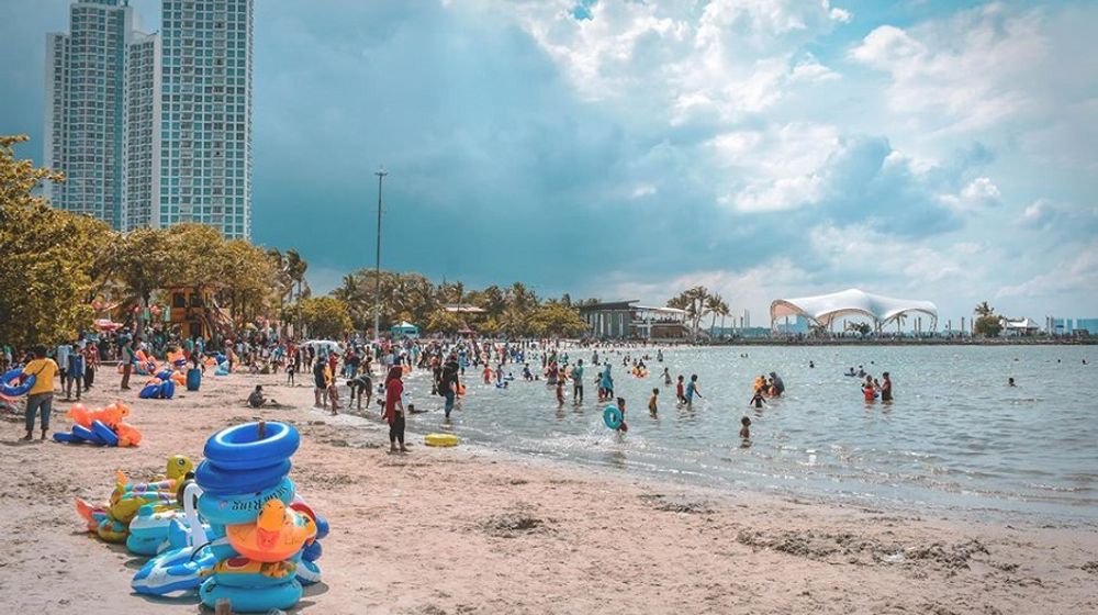 <p>Pantai milik PT Taman Impian Jaya Ancol Tbk. / Facebook @TamanImpianAncol</p>

