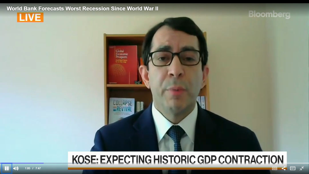 <p>Ayhan Kose, Prospects Group Director, World Bank dalam penjelasan virtual bertajuk &#8220;Bloomberg Markets: European Close&#8221; di Bloomberg, Senin, 8 Juni 2020/ Sumber: tangkapan layar Trenasia</p>
