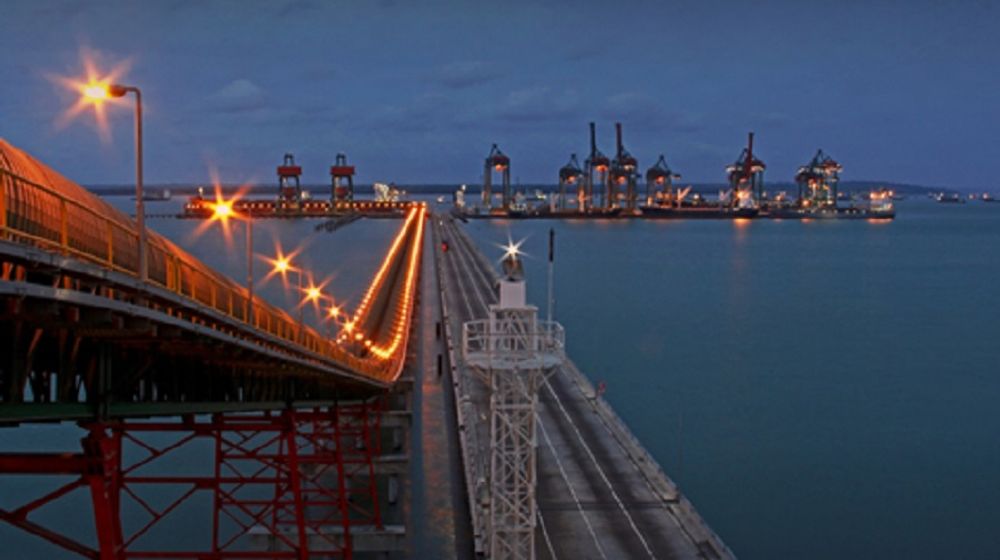 Terminal Teluk Lamong di Jawa Timur yang dimiliki oleh Pelindo III.  