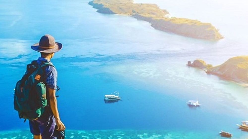 <p>Ilustrasi traveling atau wisata saat COVID-19. / Facebook @TravelokaID</p>
