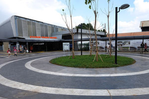 <p>Suasana wajah baru penataan Stasiun Tanah Abang di Jakarta. Penataan kawasan Stasiun Tanah Abang yang mengintegrasikan seluruh moda transportasi diharapkan membuat pergerakan penumpang terus membaik, dari KRL ke angkutan lanjutan ataupun sebaliknya dari angkutan lanjutan ke KRL. Foto: Ismail Pohan/TrenAsia</p>