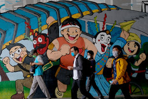 <p>Warga mengenakan masker melintas di terowongan Jalan Kendal, Stasiun Sudirman, Jakarta, Senin 8 Juni 2020. Memasuki PSBB fase transisi, Pemprov DKI Jakarta sebut sejauh ini protokol kesehatan masih berjalan dengan baik dan ditaati oleh masyarakat. Foto: Ismail Pohan/TrenAsia</p>
