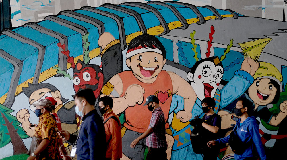 <p>Warga mengenakan masker melintas di terowongan Jalan Kendal, Stasiun Sudirman, Jakarta, Senin 8 Juni 2020. Memasuki PSBB fase transisi, Pemprov DKI Jakarta sebut sejauh ini protokol kesehatan masih berjalan dengan baik dan ditaati oleh masyarakat. Foto: Ismail Pohan/TrenAsia</p>
