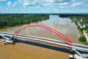 <p>Jembatan Tumbang Samba yang menghubungkan Desa Telok dan Desa Samba Danum, di Kecamatan Katingan Tengah, Provinsi Kalimantan Tengah. / Dok. Kementerian PUPR</p>
