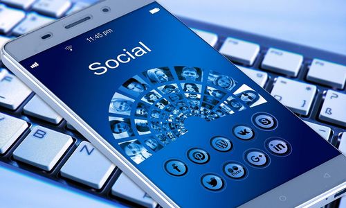 <p>Ilustrasi ponsel pintra (smartphone). / Pixabay</p>
