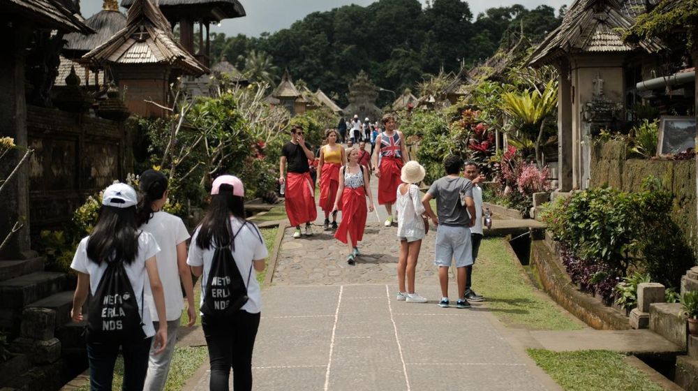 Ilustrasi pariwisata di Bali.