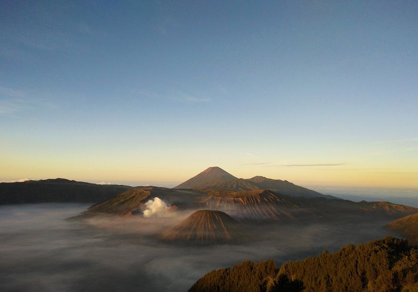 <p>Kawasan Taman Nasional Gunung Bromo, Tengger, Semeru, di Jawa Timur. / Pixabay</p>
