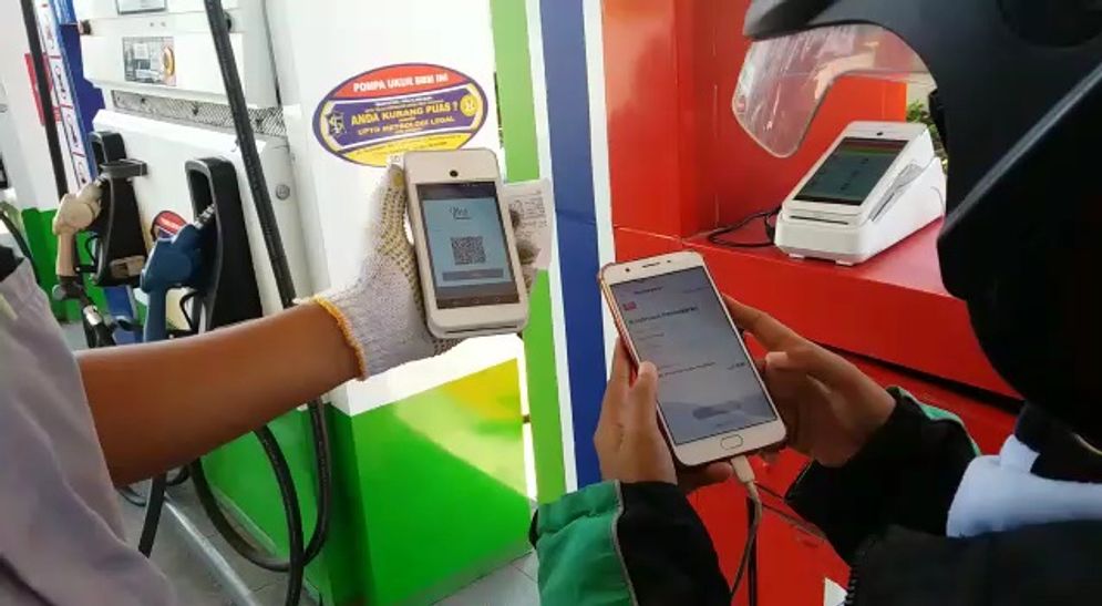 Pertamina menyiapkan segela perangkat untuk transaksi non tunai di SPBU.