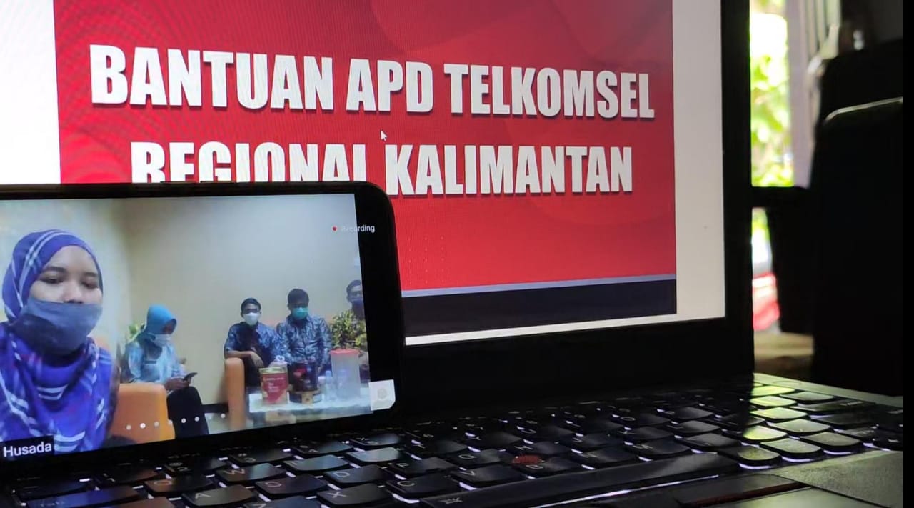 Telkomsel serahkan bantuan APD ke wilayah Kaltim