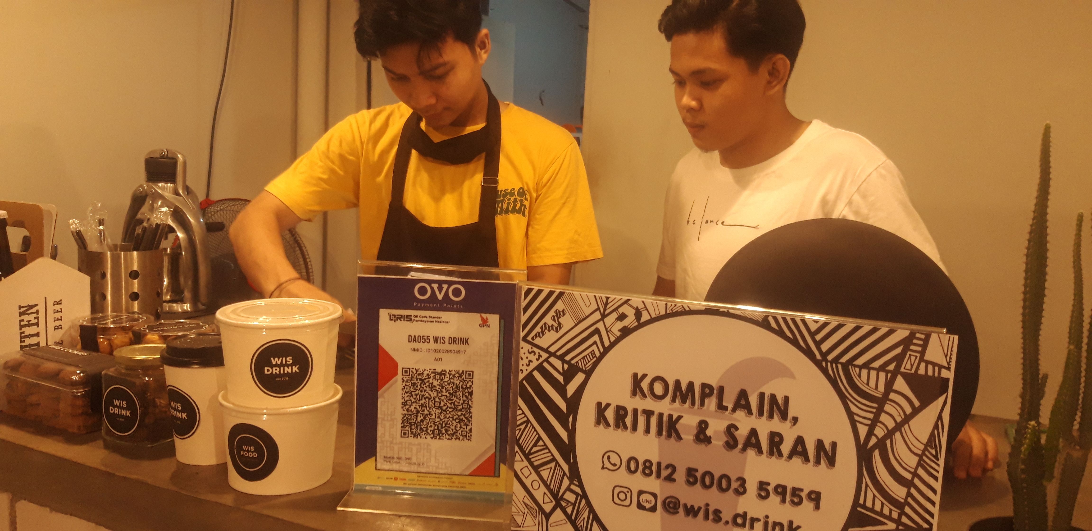 Pengelola Wis Drink dan QR Code