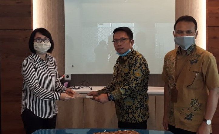 (kiri-kanan) Agnes Kristina (Direktur Keuangan PT Asia Sejahtera Mina Tbk), Yose Skundarisa (Direktur Utama KPBI) dan Agung Waluyo (KPBI)