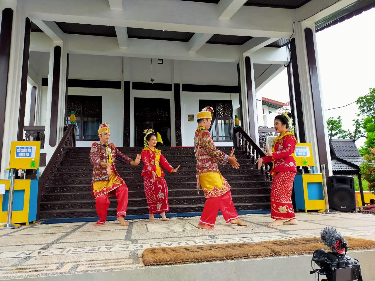 Perpustakaan Palnam dan Tari Daerah