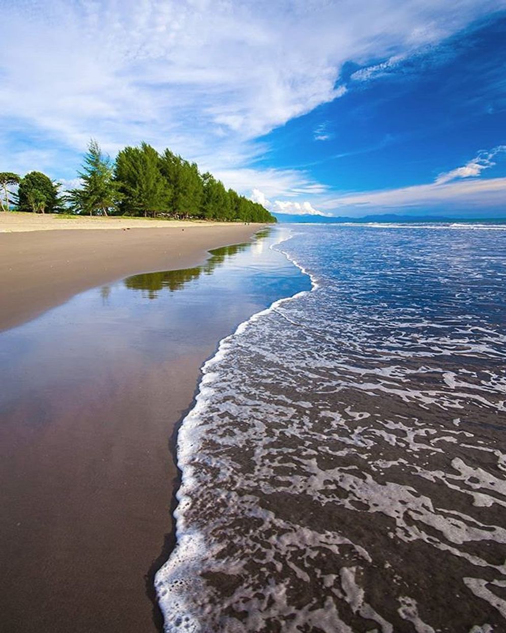 Keindahan Pantai Katapiang Padang Pariaman/Foto: travelingyuk