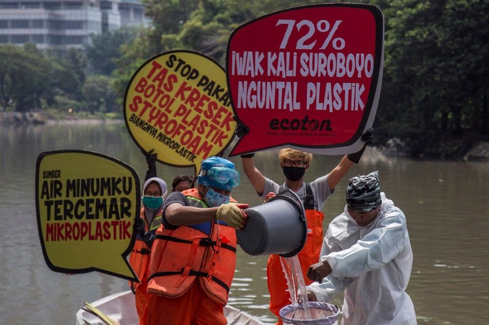 Sungai Brantas yang sudah tercemat menuai protes