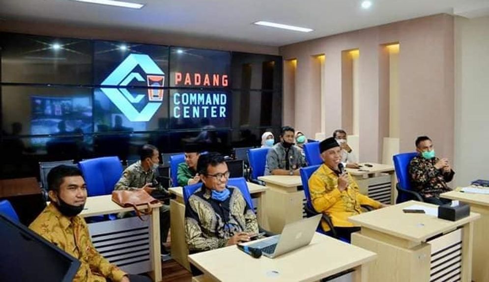 Wali Kota Padang Mahyeldi Ansharullah tengan mengikuti diskusi secara virtual dengan BMT Beringharjo asal Yogyakarta/Foto: Ist