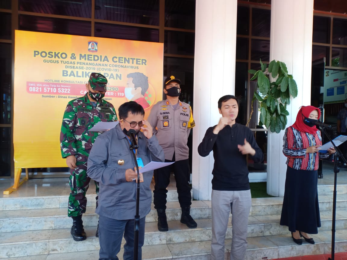 Wali Kota Balikpapan saat memberikan keterangan kasus covid-19