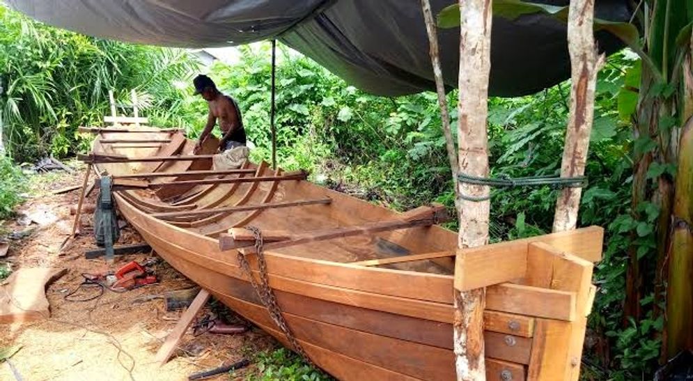 Ilustrasi membuat perahu nelayan/Foto: Borneo