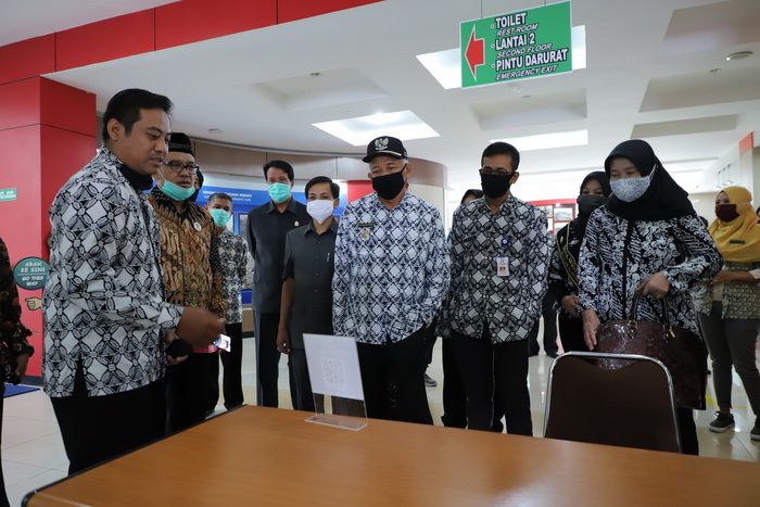 Bupati Sleman H Sri Purnomo saat meninjau persiapan adaptasi kebiasaan baru di MGM