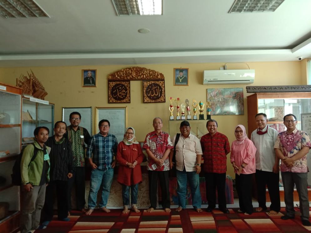 Suasana rapat  membahas kelanjutan  kepengurusan MSI Kota Palembang di lantai II Laboratorium Sejarah Universitas  PGRI Palembang, Sabtu (25/7).