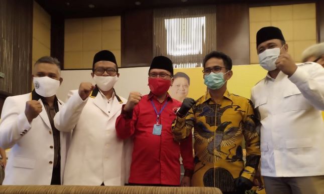 Rahmad Mas'ud bersama para pengurus partai politik pendukungnya