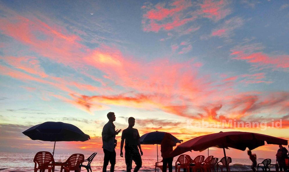 Ilustrasi pedagang di kawasan wisata Pantai Padang/Foto: M Hendra/KabarMinang.id