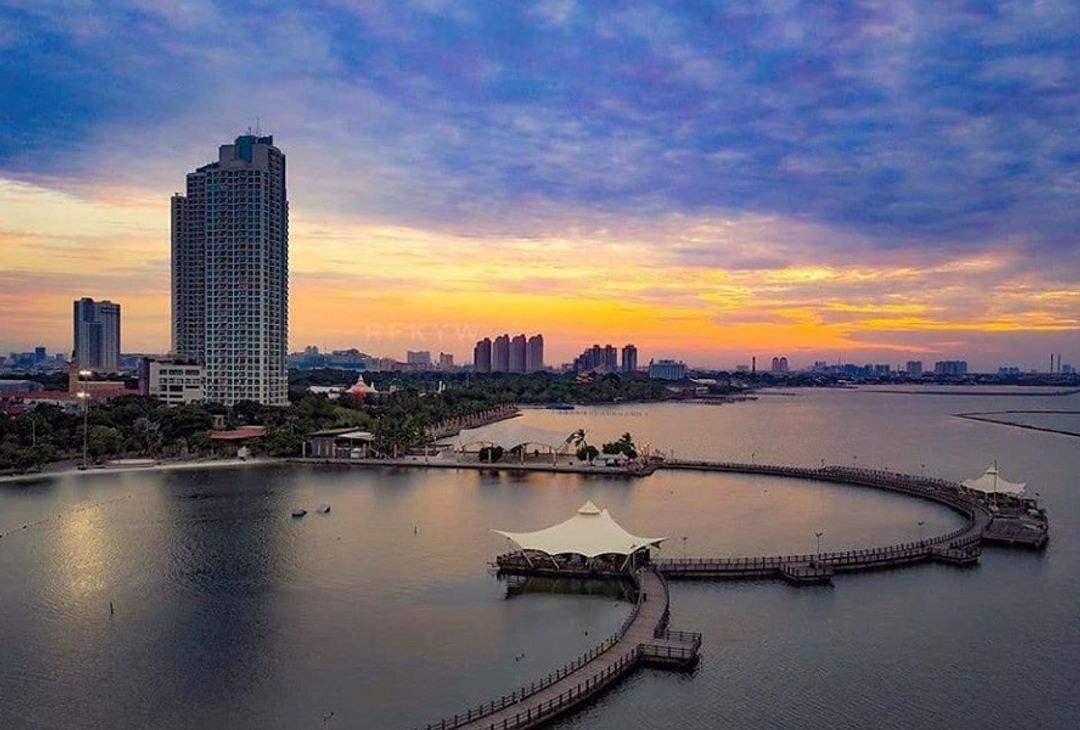 <p>Pantai Taman Impian Jaya Ancol / Foto: Rifky Widianto</p>
