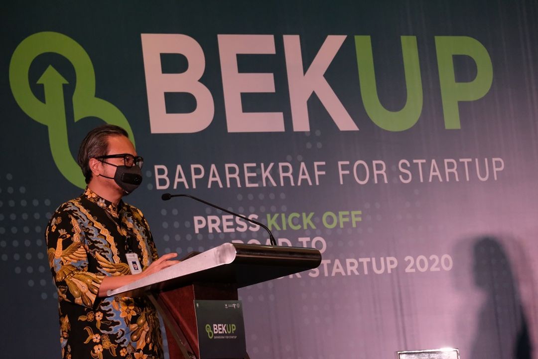 <p>Plt. Deputi Bidang Ekonomi Digital dan Produk Kreatif Kemenparekraf, Josua Puji Mulia Simanjuntak memberikan paparan tentang industri pariwisata dan ekonomi kreatif pada pembukaan program Baparekraf for Startup (BEKUP) 2020, di Jakarta, Selasa, 7 Juli 2020</p>
