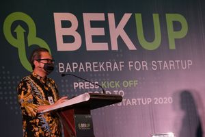 <p>Plt. Deputi Bidang Ekonomi Digital dan Produk Kreatif Kemenparekraf, Josua Puji Mulia Simanjuntak memberikan paparan tentang industri pariwisata dan ekonomi kreatif pada pembukaan program Baparekraf for Startup (BEKUP) 2020, di Jakarta, Selasa, 7 Juli 2020</p>
