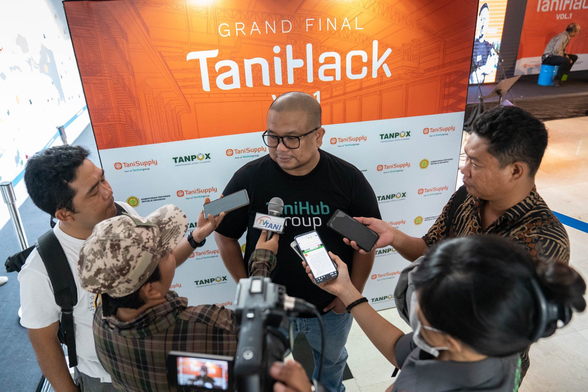 <p>CEO dan Co-Founder TaniHub Group, Ivan Arie Sustiawan dalam Grand Final TaniHack Vol. 1 di Kementerian Pertanian/ Facebook @TaniHub</p>
