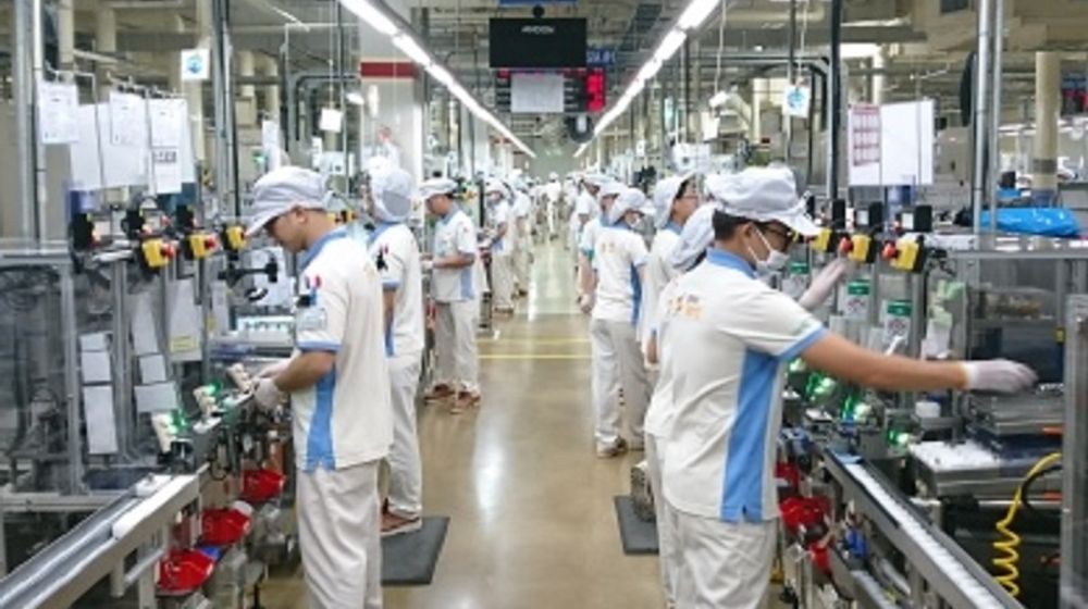 <p>Suasana karyawan di pabrik Denso. / Denso.com</p>
