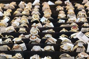 <p>Perhiasan emas PT Hartadinata Abadi Tbk. / Facebook @HartadinataAbadiTbk</p>
