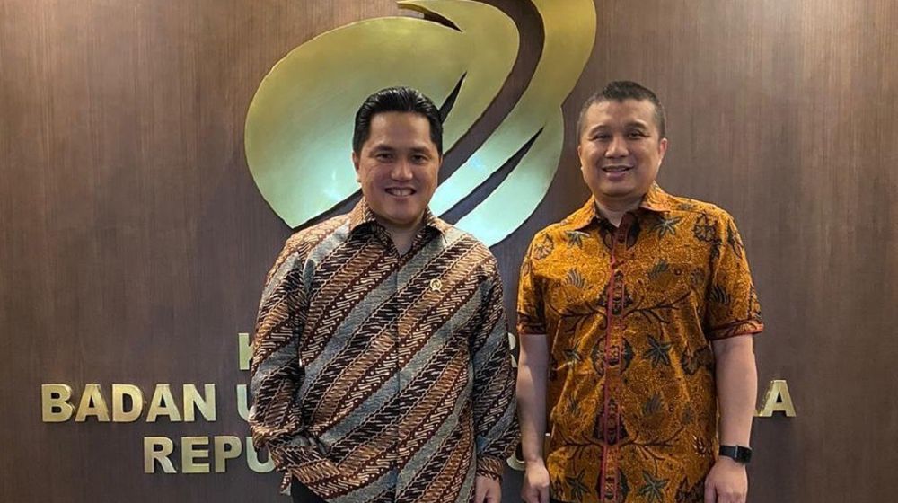 <p>Presiden Komisaris Bosowa Corporindo Erwin Aksa dan Menteri BUMN Erick Thohir. / Facebook @erwinaksa.id</p>
