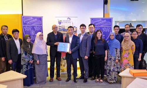 <p>Huawei ICT Academy Strategic Partnership with University Malaya/ huawei.com</p>
