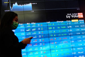 Awak Media beraktivitas dengan latar belakang pergerakan Indeks Harga Saham Gabungan