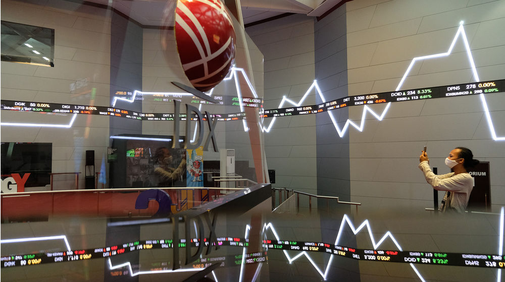 <p>IHSG Jumat sore, 24 Juli 2020, ditutup melemah 62,02 poin atau 1,21% ke posisi 5.082,99. Sementara kelompok 45 saham unggulan atau Indeks LQ45 bergerak turun 15,42 poin atau 1,91% menjadi 791,14. Foto: Ismail Pohan/TrenAsia</p>
