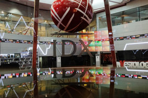 <p>Suasana pergerakan Indeks Harga Saham Gabungan (IHSG) di Gedung Bursa Efek Indonesia, Jakarta, Jum’at, 17 Juli 2020. Indeks harga saham gabungan (IHSG) mencatat koreksi 0,21 persen di akhir sesi pertama perdagangan Jumat 17 Juli 2020. Kekhawatiran terkait gelombang kedua penyebaran virus corona (Covid-19) dan aksi ambil untuk atau profit taking dinilai menjadi penyebab koreksi indeks. Foto: Ismail Pohan/TrenAsia</p>