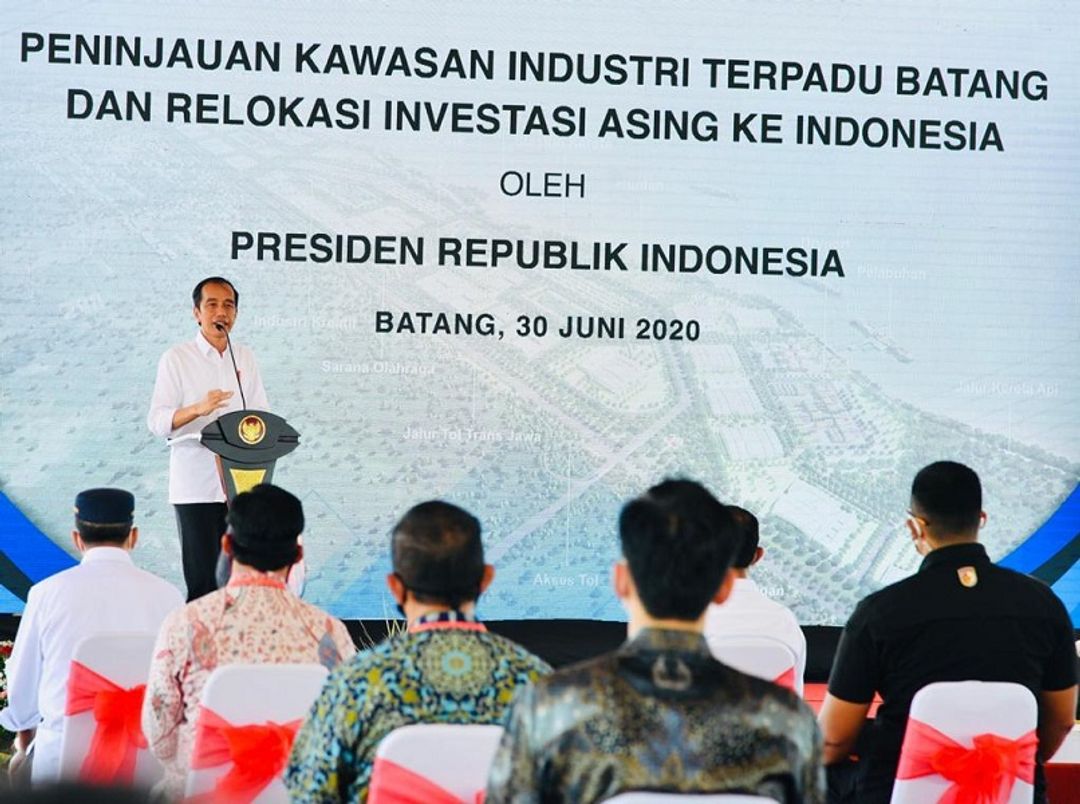 <p>Presiden Joko Widodo saat meninjau kawasan industri di Batang terkait relokasi investasi asing. / Setneg.go.id</p>
