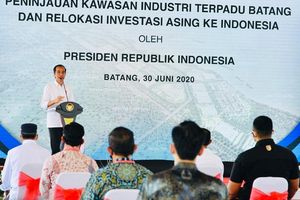 <p>Presiden Joko Widodo saat meninjau kawasan industri di Batang terkait relokasi investasi asing. / Setneg.go.id</p>
