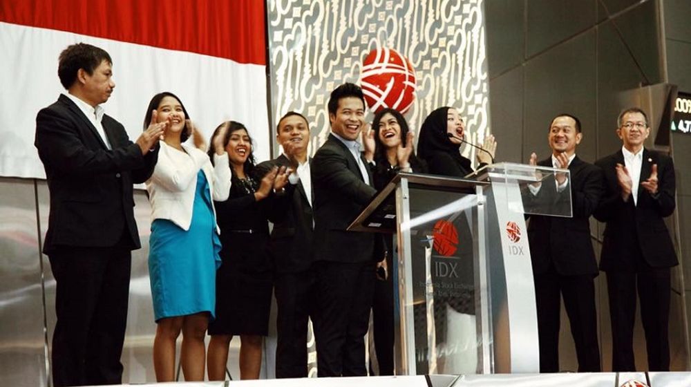 <p>Chief Executive Officer (CEO) dan Founder PT Jouska Finansial Indonesia Aakar Abyasa Fidzuno saat pembukaan perdagangan saham di PT Bursa Efek Indonesia. / Facebook @JouskaIndonesia</p>