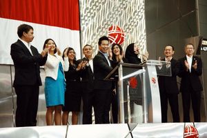 <p>Chief Executive Officer (CEO) dan Founder PT Jouska Finansial Indonesia Aakar Abyasa Fidzuno saat pembukaan perdagangan saham di PT Bursa Efek Indonesia. / Facebook @JouskaIndonesia</p>
