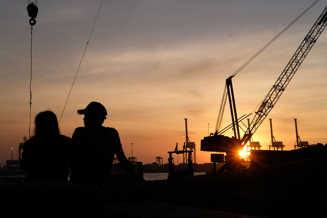 <p>Ilustrasi: Sejumlah nelayan memancing di perkampungan nelayan kawasan Cilincing, Jakarta Utara, Minggu, 26 Juli 2020. Foto: Ismail Pohan/TrenAsia</p>
