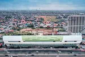 <p>Stasiun LRT Jati Cempaka Bekasi yang berdampingan langsung dengan hunian apartemen Transit Oriented Development (TOD) LRT City milik PT Adhi Karya (Persero) Tbk. / Facebook @adhikaryaID</p>
