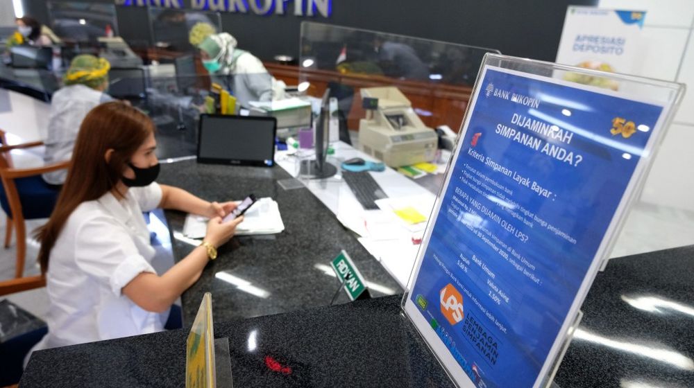 <p>Suasana pelayanan nasabah di Kantor Pusat Bank Bukopin di Jalan MT Haryono, Pancoran, Jakarta, Jumat, 3 Juni 2020 Foto: Ismail Pohan/TrenAsia</p>
