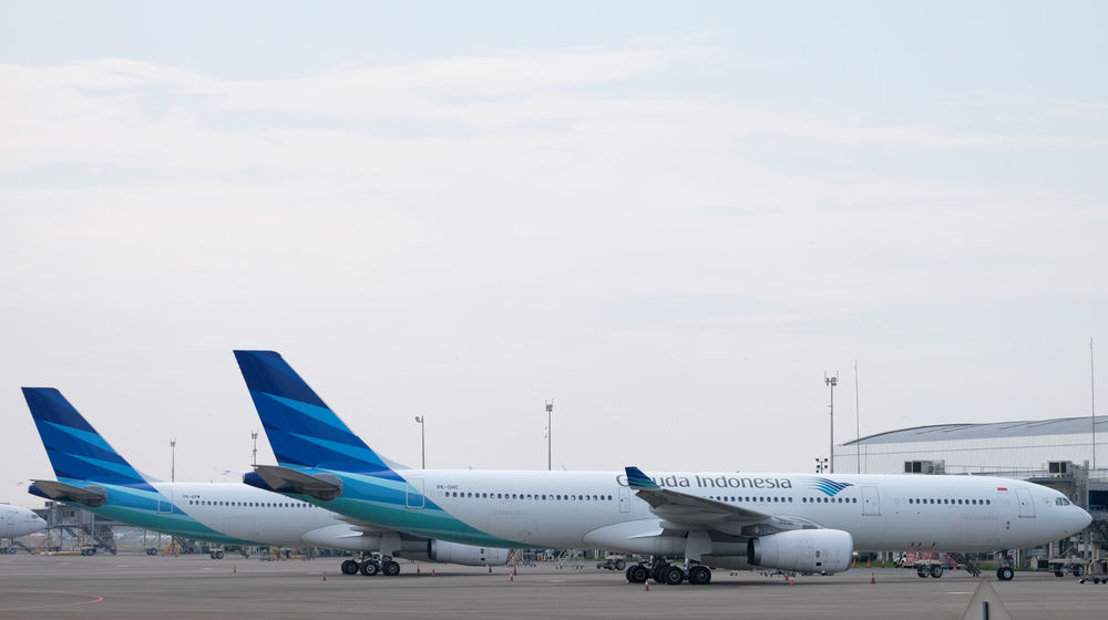 <p>Maskapai penerbangan komersil Garuda Indonesia di Bandara Soekarno Hatta, Tangerang, Banten, Jumat, 3 Juni 2020. Foto: Ismail Pohan/TrenAsia</p>
