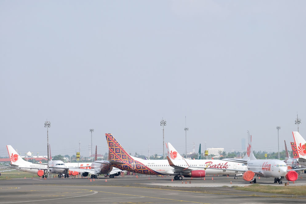 Pesawat-pesawat di Eropa akan tetap mengoperasikan penerbangan yang seharusnya dibatalkan karena kekurangan penumpang demi penuhi slot di bandara. Foto: Ismail Pohan/TrenAsia