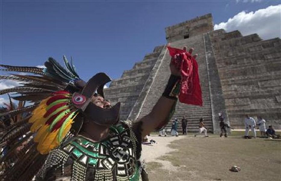 <p>Kuil suku Maya, Kukulkan, di Chichen Itza, Meksiko / Reuters</p>
