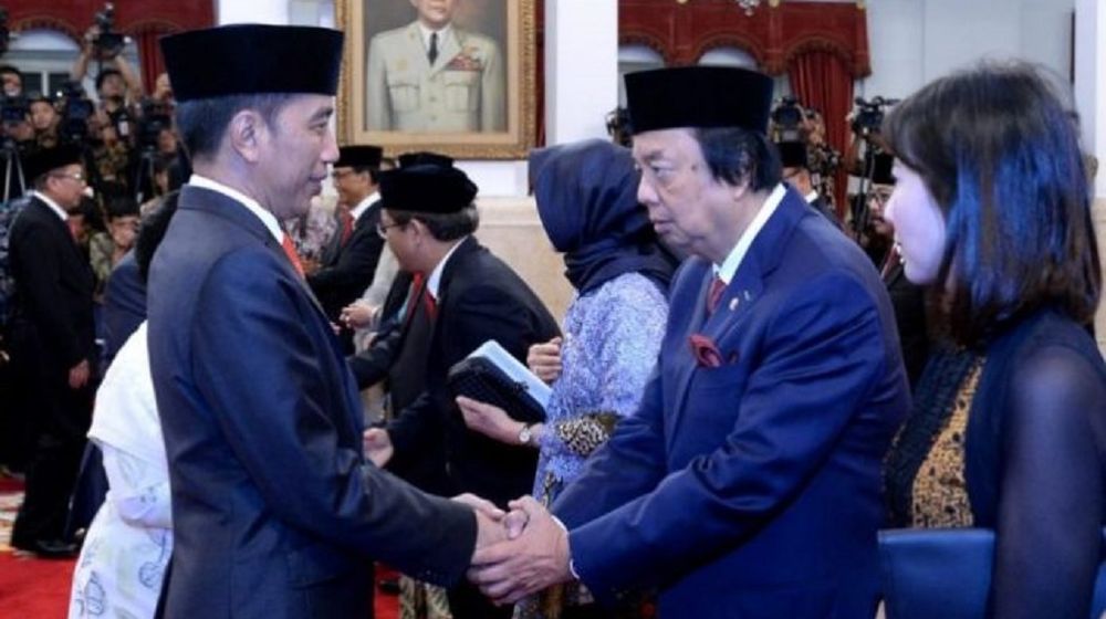 <p>Konglomerat pemilik Grup Mayapada, Dato Sri Tahir saat dilantik sebagai Dewan Pertimbangan Presiden Joko Widodo. / Foto: Setpres</p>
