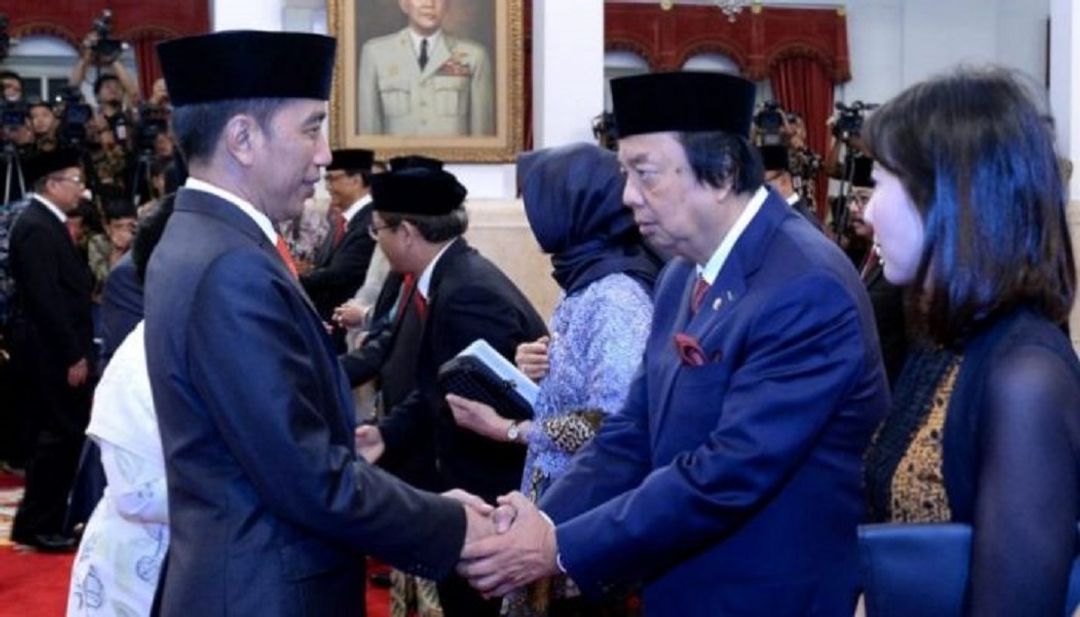 <p>Konglomerat pemilik Grup Mayapada, Dato Sri Tahir saat dilantik sebagai Dewan Pertimbangan Presiden Joko Widodo. / Foto: Setpres</p>
